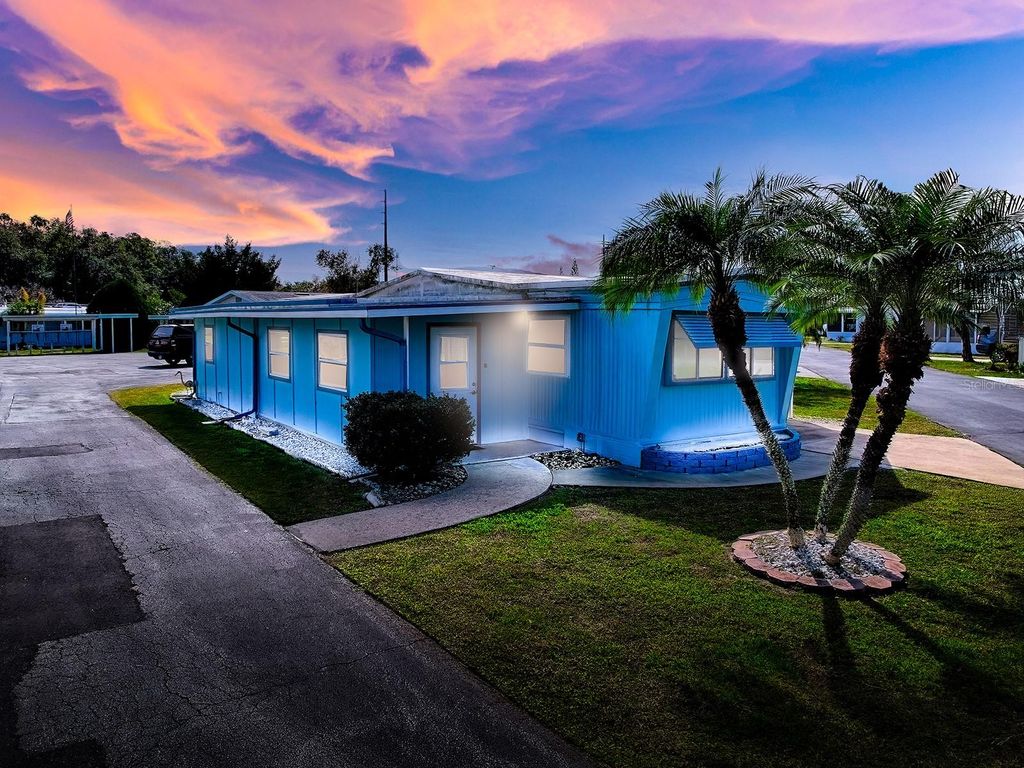 211 RUE DE PARESSE, Tavares, FL 32778