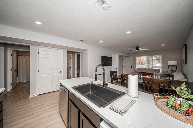 2430 Greenbriar Drive Unit D, Manhattan, KS 66502