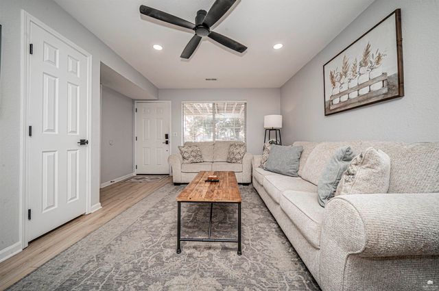 2430 Greenbriar Drive Unit D, Manhattan, KS 66502