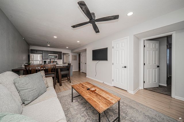 2430 Greenbriar Drive Unit D, Manhattan, KS 66502