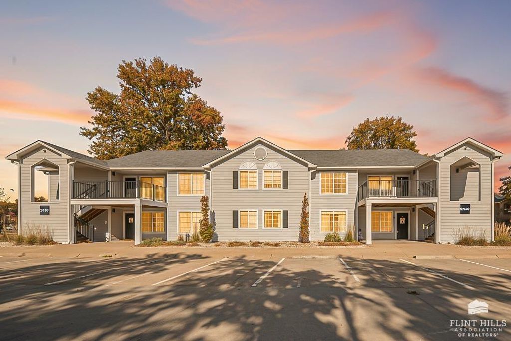 2430 Greenbriar Drive Unit D, Manhattan, KS 66502