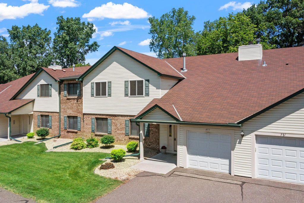 977 Heritage Court E, Vadnais Heights, MN 55127 — exterior