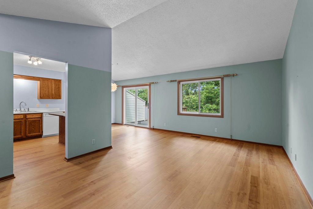 977 Heritage Court E, Vadnais Heights, MN 55127 — photo 2