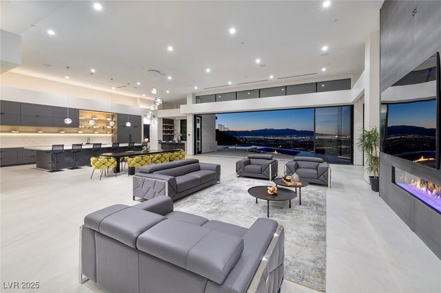 563 Grand Rim Drive, Henderson, NV 89012