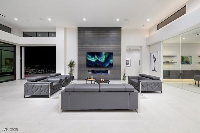 563 Grand Rim Drive, Henderson, NV 89012