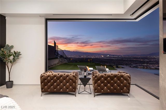 563 Grand Rim Drive, Henderson, NV 89012