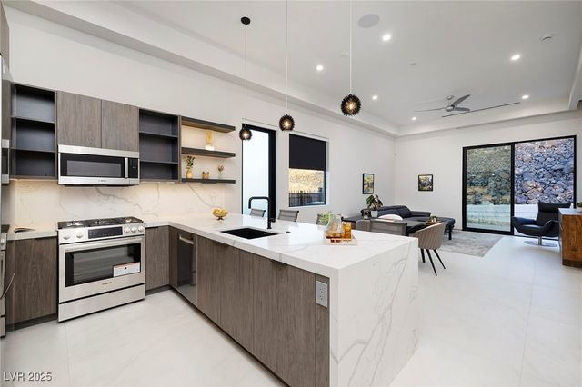 563 Grand Rim Drive, Henderson, NV 89012