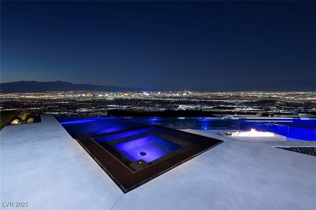 563 Grand Rim Drive, Henderson, NV 89012