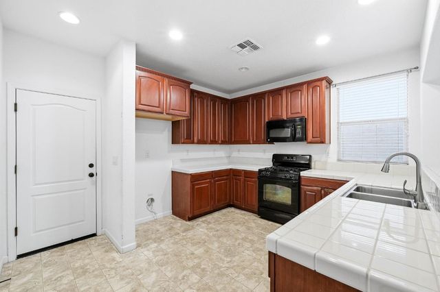1949 Linden Rd, West Sacramento, CA 95691