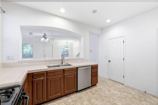 1949 Linden Rd, West Sacramento, CA 95691