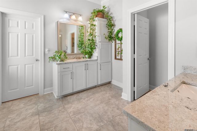 12452 Grand Villa Ct, Baton Rouge, LA 70817