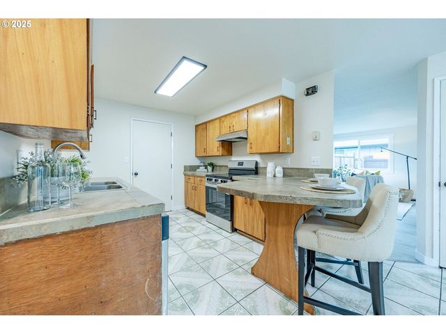 5982 G St, Springfield, OR 97478