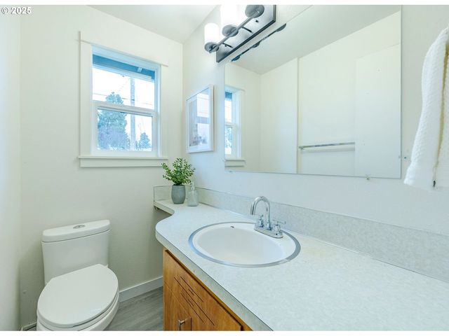 5982 G St, Springfield, OR 97478