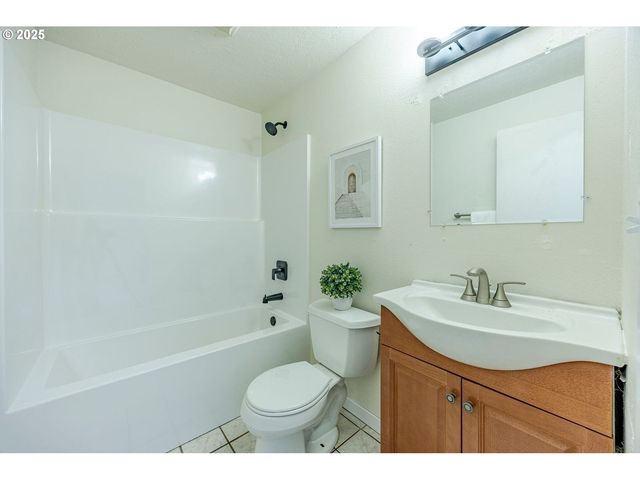 5982 G St, Springfield, OR 97478