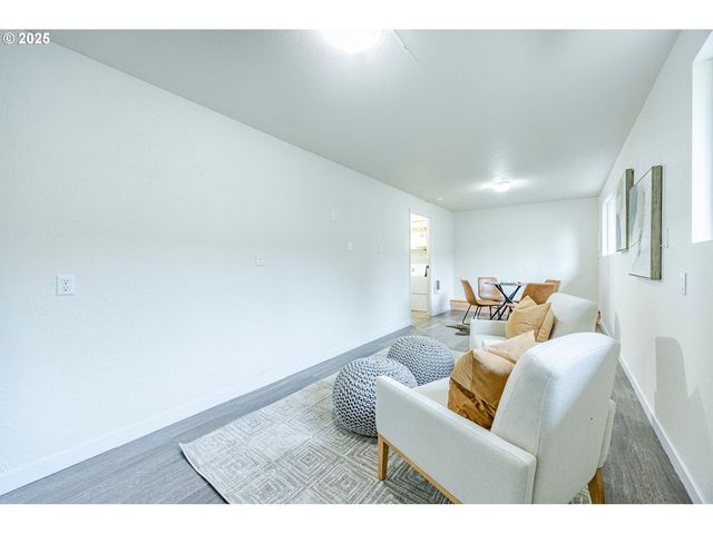 5982 G St, Springfield, OR 97478