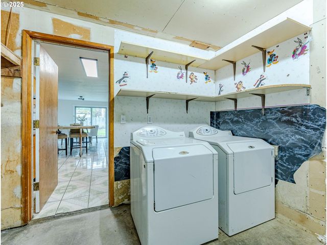 5982 G St, Springfield, OR 97478