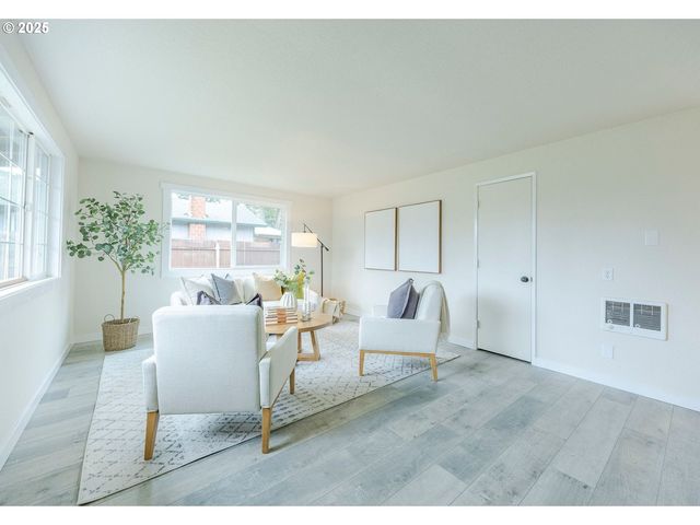 5982 G St, Springfield, OR 97478