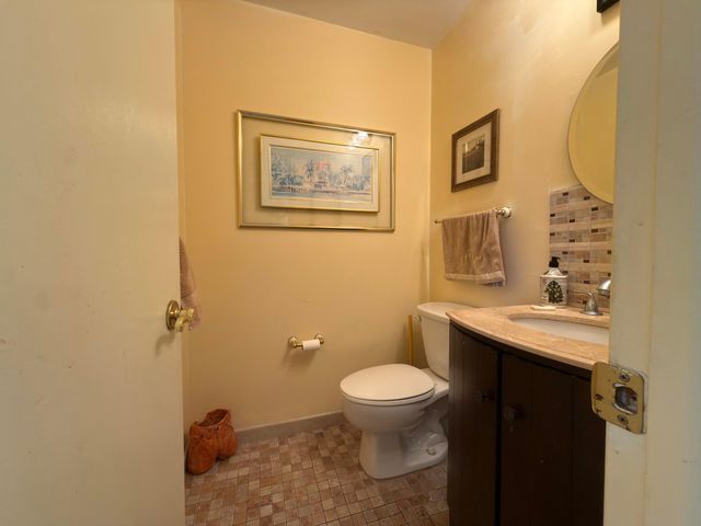 465 Flanders J, Delray Beach, FL 33484