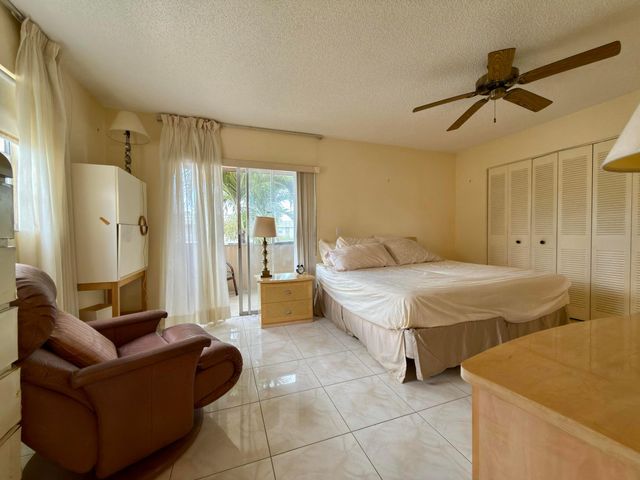 465 Flanders J, Delray Beach, FL 33484