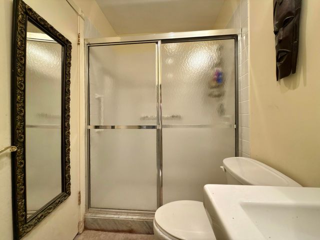 465 Flanders J, Delray Beach, FL 33484