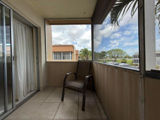 465 Flanders J, Delray Beach, FL 33484