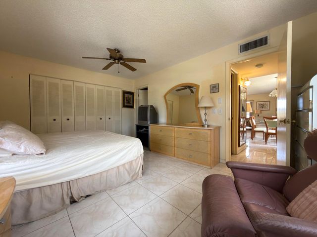 465 Flanders J, Delray Beach, FL 33484