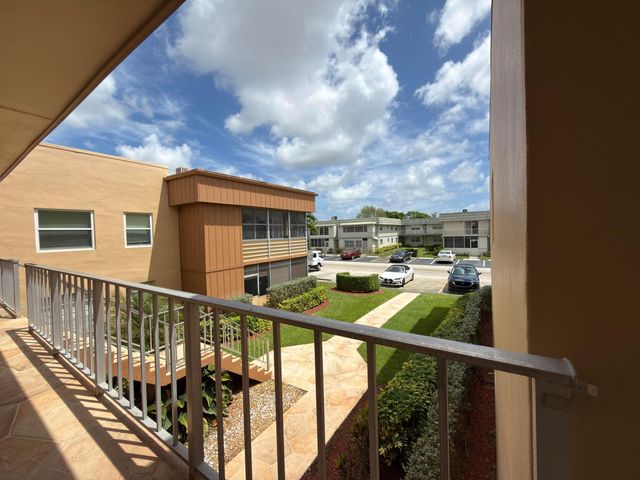 465 Flanders J, Delray Beach, FL 33484