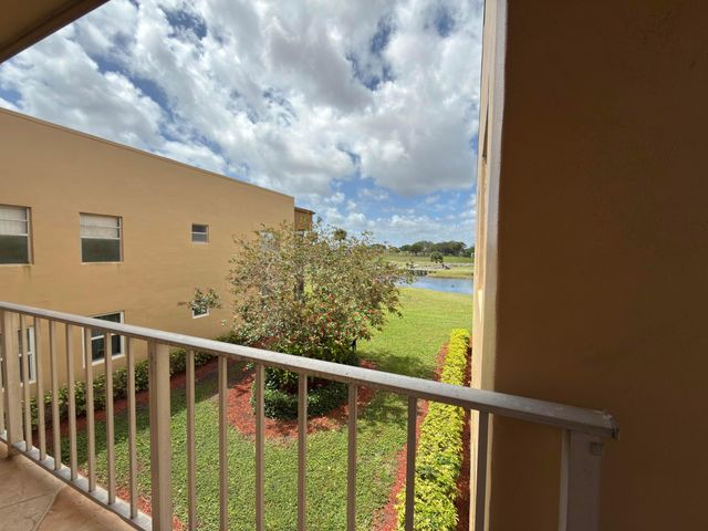 465 Flanders J, Delray Beach, FL 33484