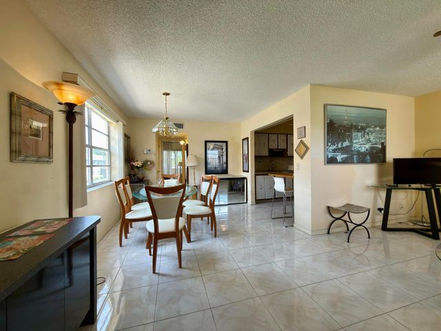 465 Flanders J, Delray Beach, FL 33484