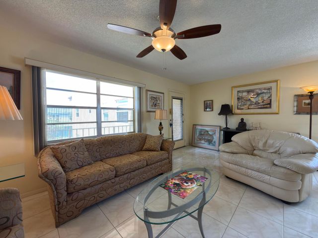 465 Flanders J, Delray Beach, FL 33484