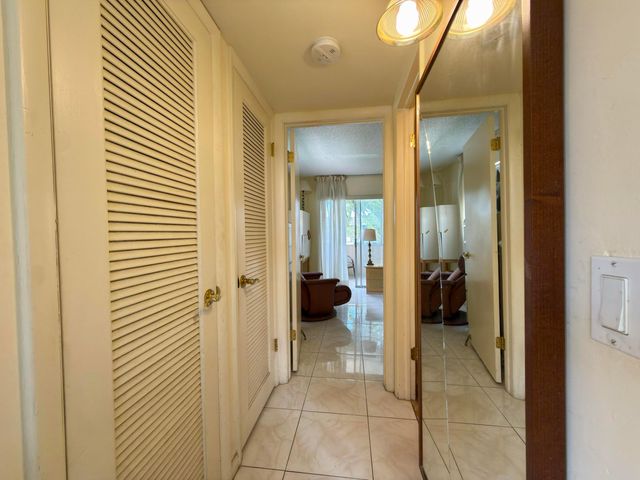 465 Flanders J, Delray Beach, FL 33484