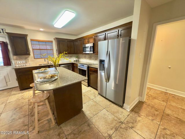 100 Sandy Brook Lane, Lafayette, LA 70508