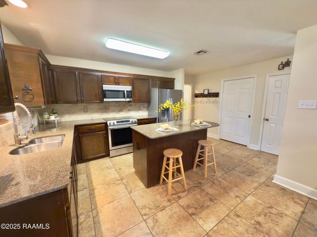 100 Sandy Brook Lane, Lafayette, LA 70508