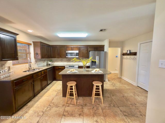 100 Sandy Brook Lane, Lafayette, LA 70508