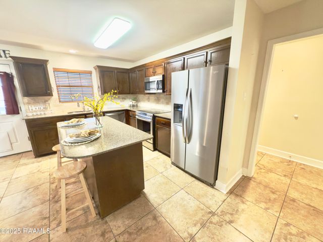 100 Sandy Brook Lane, Lafayette, LA 70508