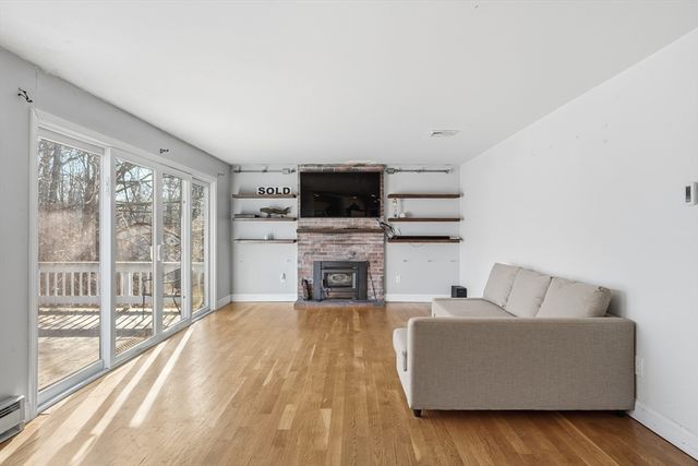 251 Poquanticut Ave, Easton, MA 02356