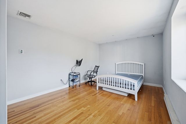 251 Poquanticut Ave, Easton, MA 02356