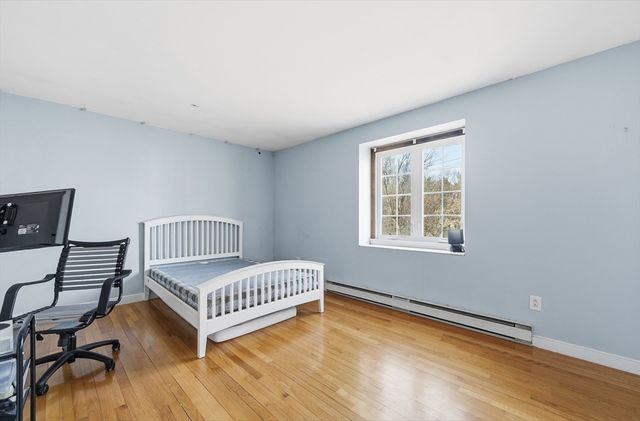 251 Poquanticut Ave, Easton, MA 02356