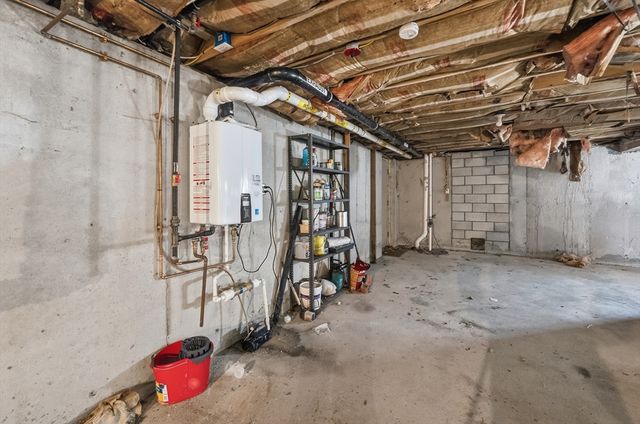 251 Poquanticut Ave, Easton, MA 02356