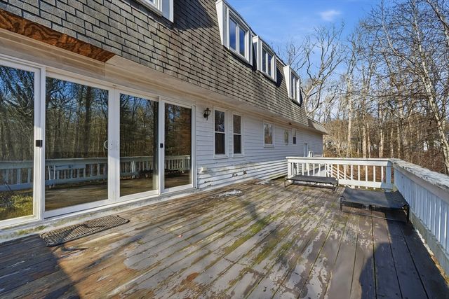 251 Poquanticut Ave, Easton, MA 02356