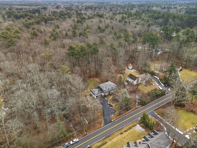 251 Poquanticut Ave, Easton, MA 02356