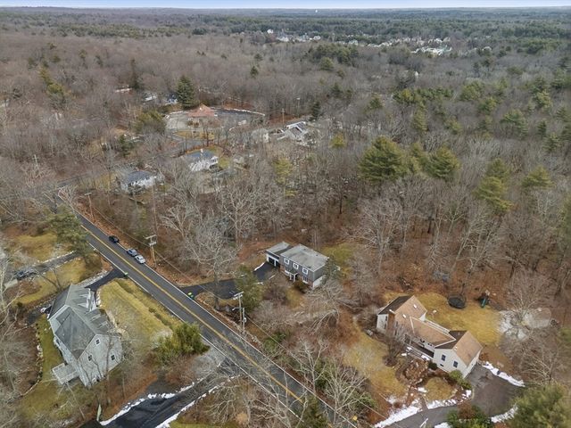 251 Poquanticut Ave, Easton, MA 02356