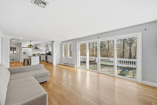 251 Poquanticut Ave, Easton, MA 02356