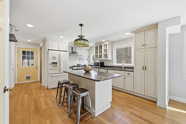 251 Poquanticut Ave, Easton, MA 02356