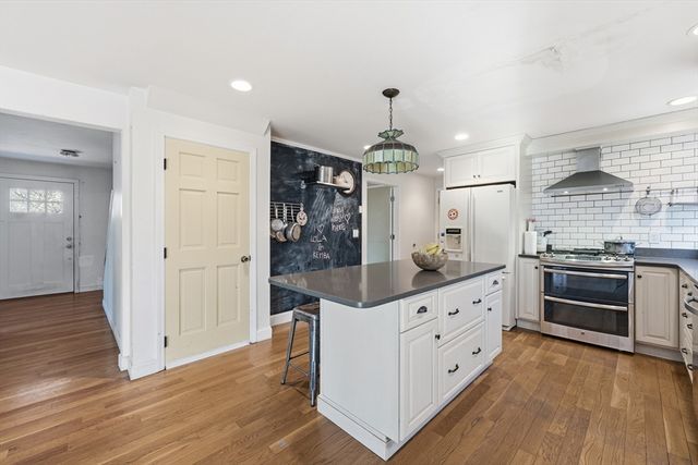 251 Poquanticut Ave, Easton, MA 02356