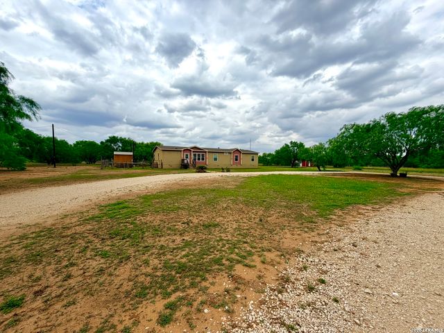 8824 W Fm 140, Charlotte, TX 78011