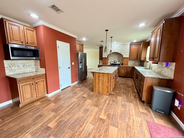 8824 W Fm 140, Charlotte, TX 78011