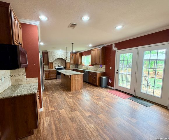 8824 W Fm 140, Charlotte, TX 78011