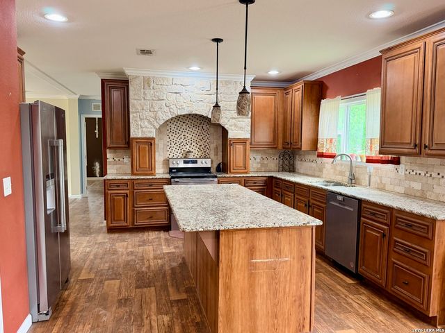 8824 W Fm 140, Charlotte, TX 78011