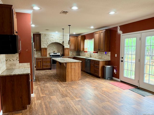 8824 W Fm 140, Charlotte, TX 78011